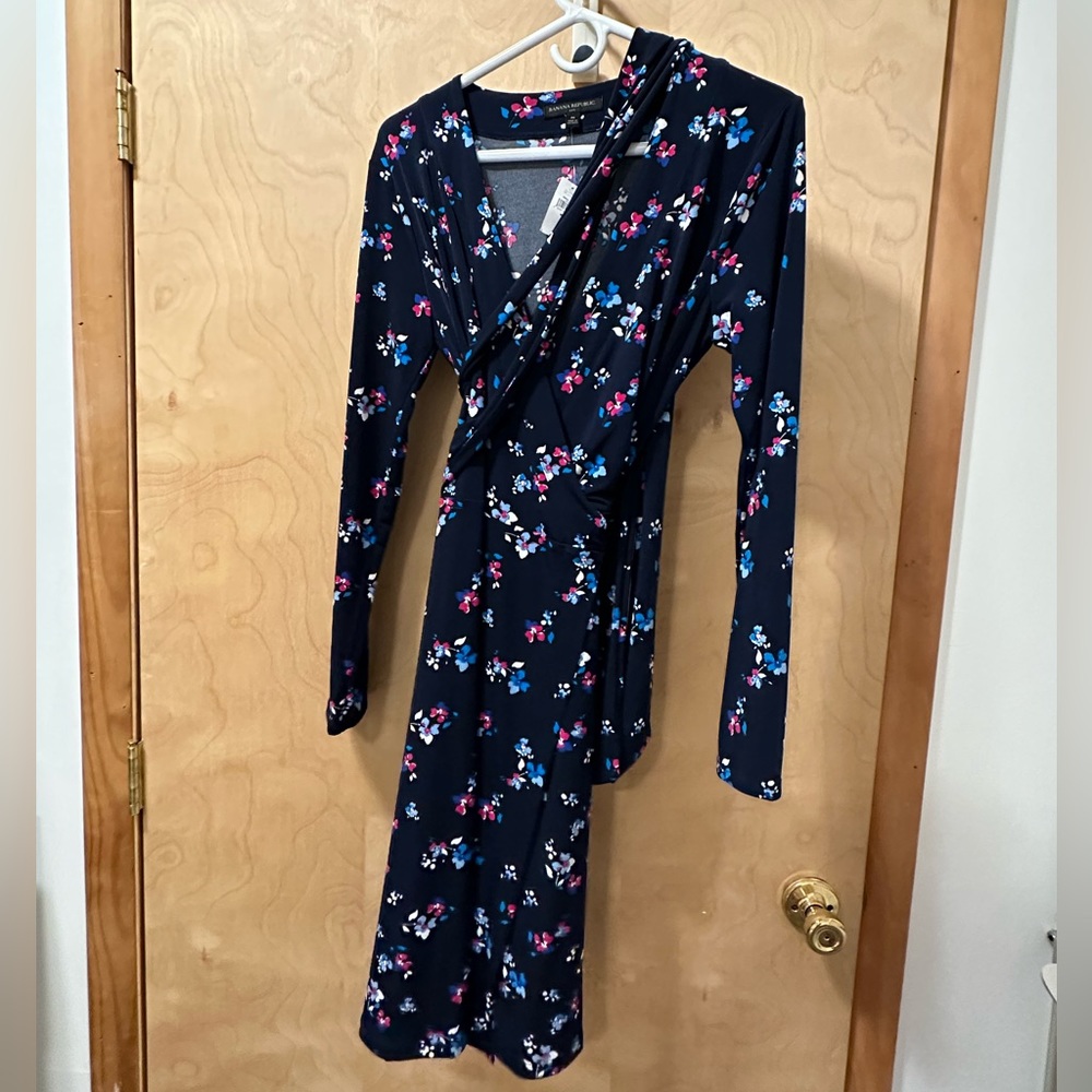 NWT Banana Republic Long Sleeve Floral Print Wrap Dress Size Medium